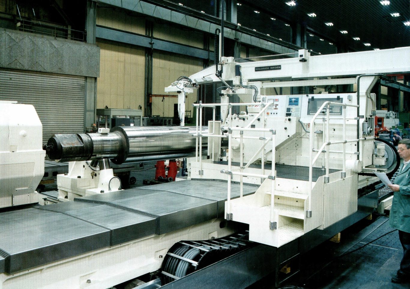 VERKAUFT CNC Walzenschleifmaschine umgerüstet mit neuem Schleifsupport