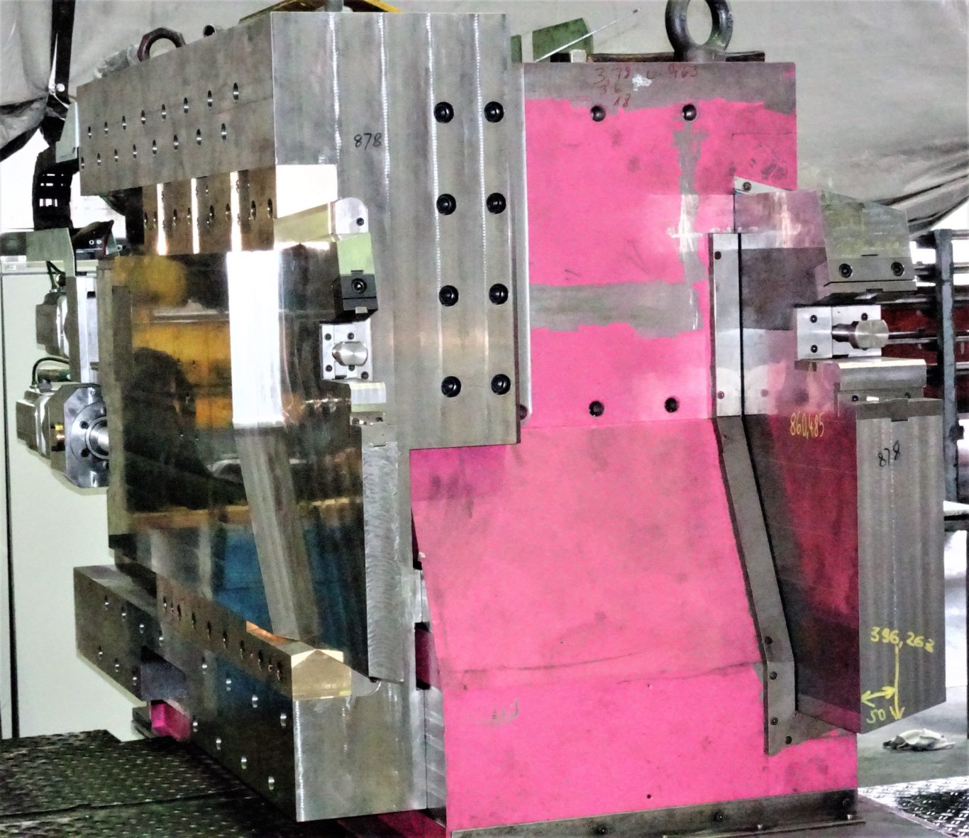 Umrüstungen von Gebrauchtmaschinen auf neue Bearbeitungsaufgaben Neuer Abstech - Schieber für Walzenzapfen auf der Reitstockseite Konstrukti