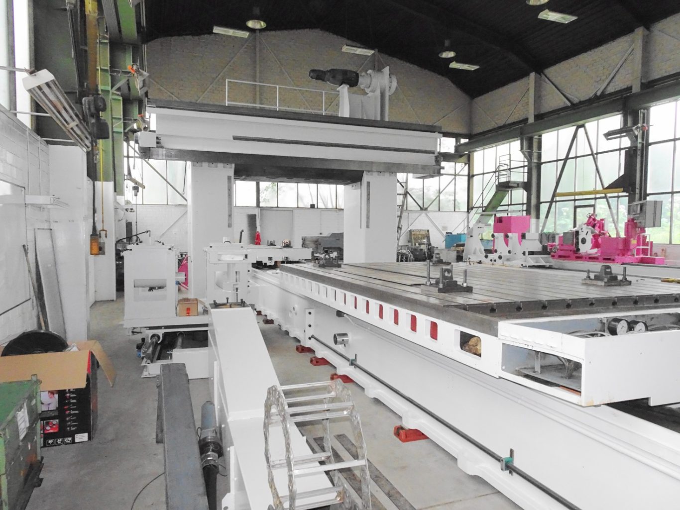 ZUM VERKAUF CNC Portalfräsmaschine WALDRICH SIEGEN, 2 Tische 2.500 x 4.000 , Durchgang B x H 2.750 x1.600